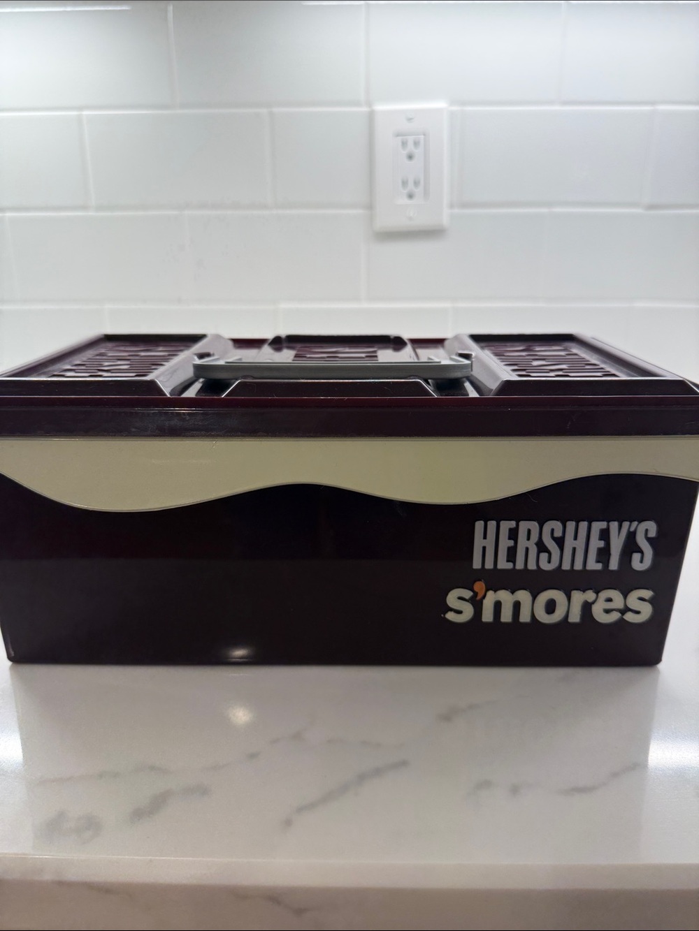 Hershey's S'mores Recipe/Storage Tin - Brown & Cream